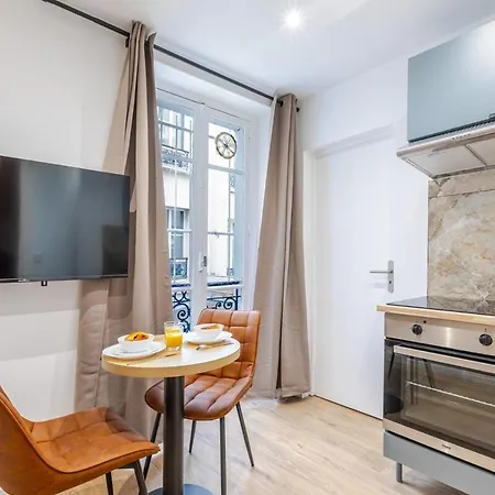 Nid Douillet Pour Deux Coeur Du 19e Arrondissement *