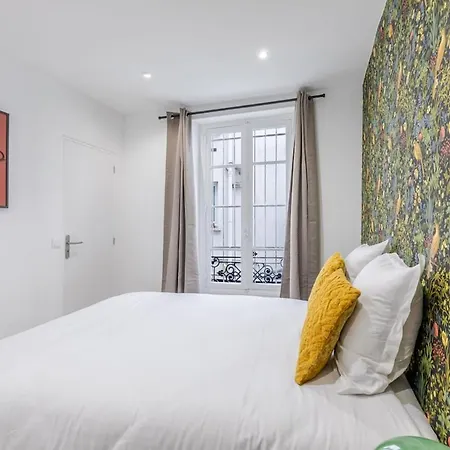 Nid Douillet Pour Deux Coeur Du 19e Arrondissement * Párizs