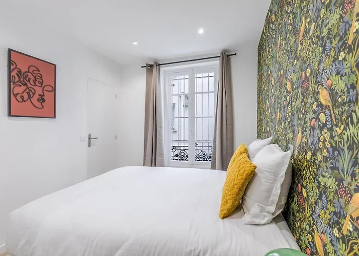 Nid Douillet Pour Deux Coeur Du 19e Arrondissement * Paryż